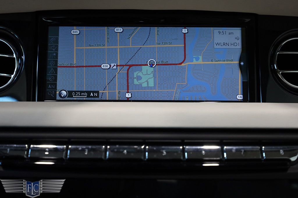 Used 2017 Rolls-Royce Phantom Drophead Coupe image 37