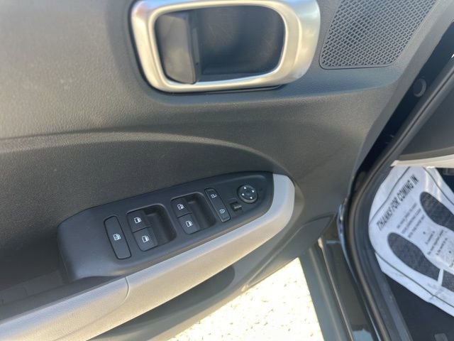 Used 2025 Hyundai Venue SEL image 5