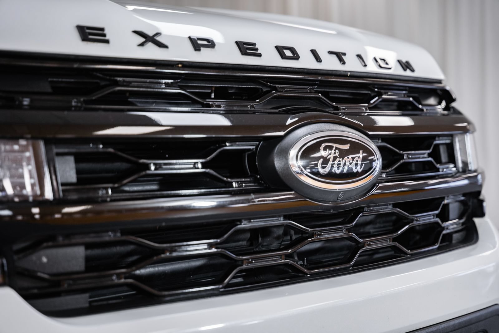 Certified 2024 Ford Expedition Limited AWD/4WD image 12