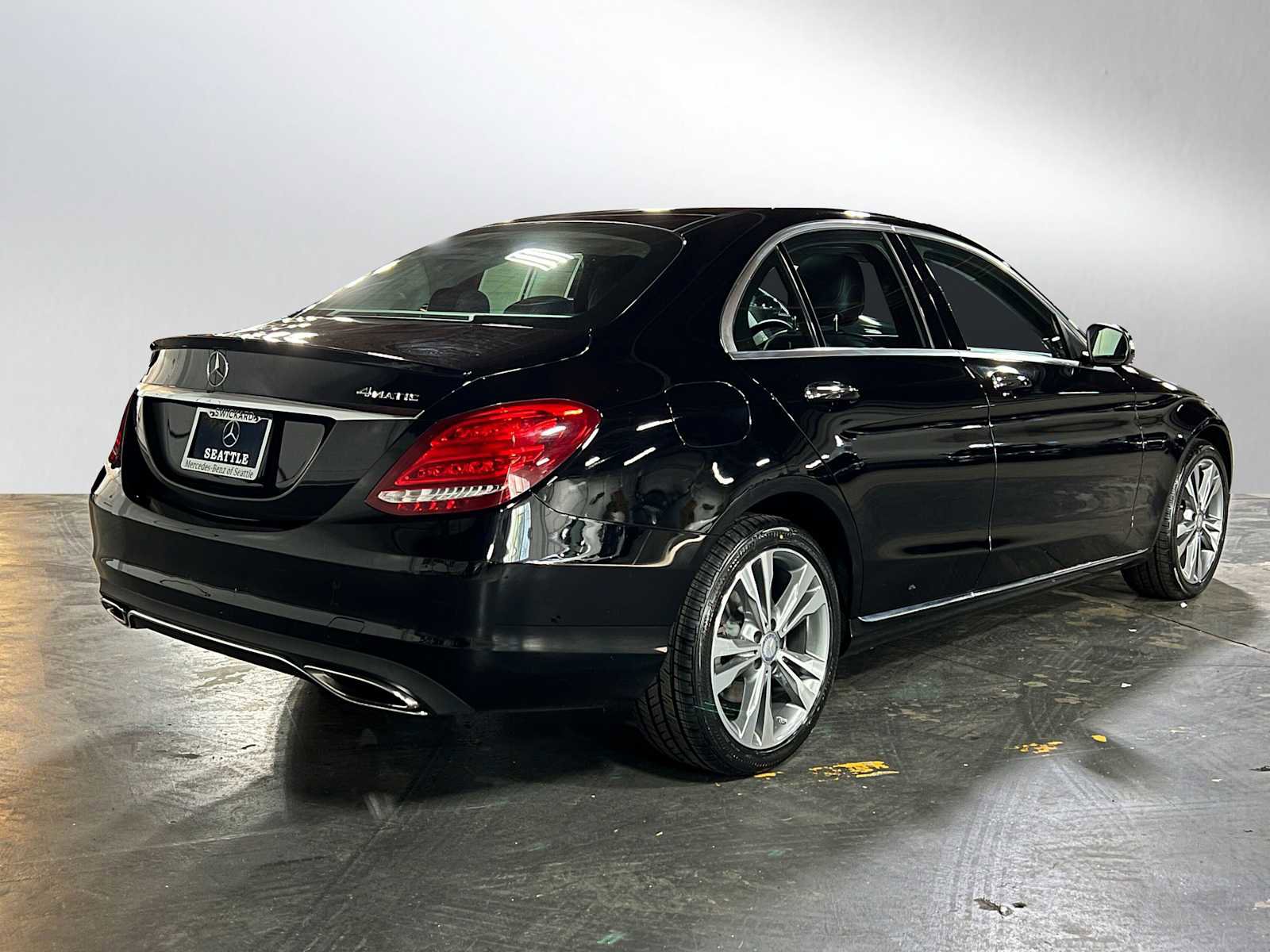 Used 2015 Mercedes-Benz C 300 4MATIC Sedan image 3