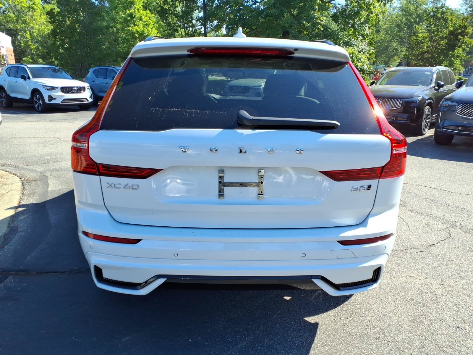 Certified 2024 Volvo XC60 B5 Plus AWD/4WD image 4