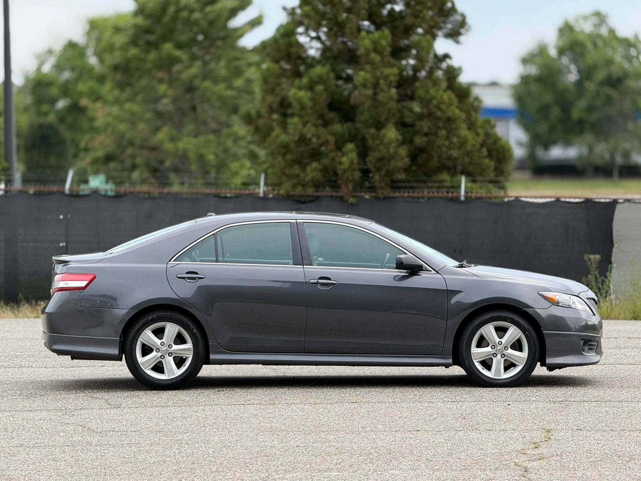 Used 2010 Toyota Camry SE FWD image 7