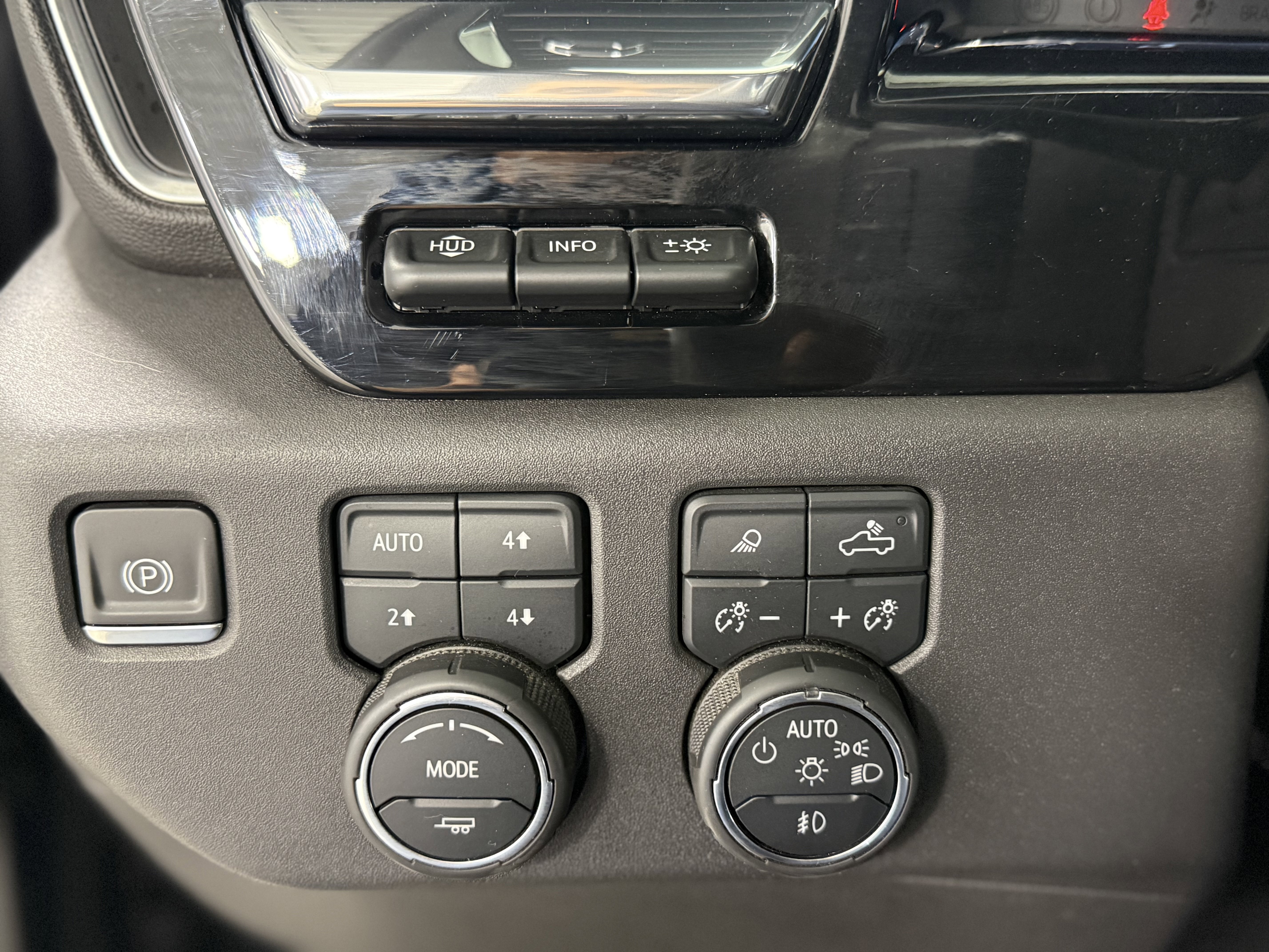 Certified 2024 Chevrolet Silverado 1500 High Country w/ Technology Package image 24