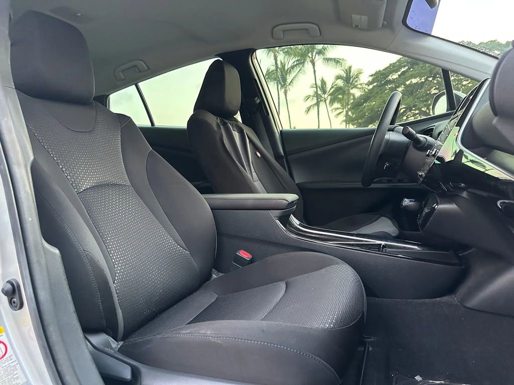 Used 2022 Toyota Prius LE image 9