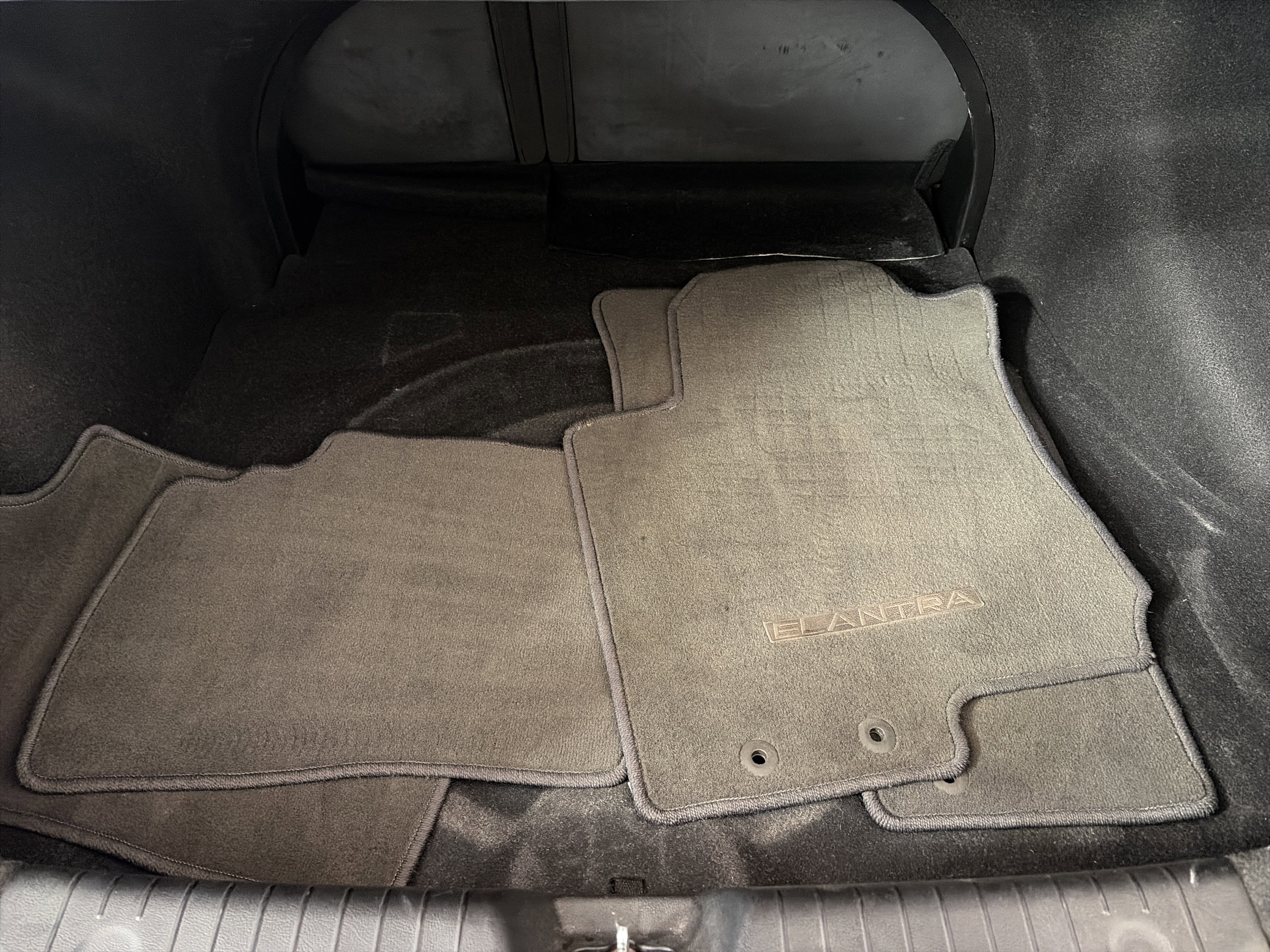 Used 2010 Hyundai Elantra GLS image 25