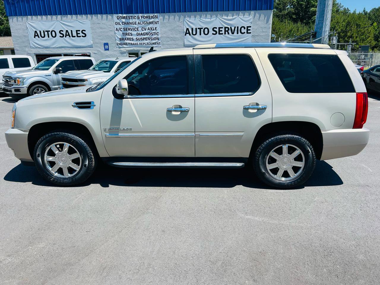 Used 2008 Cadillac Escalade AWD image 2