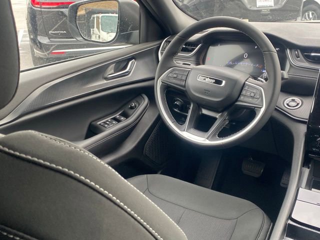 New 2025 Jeep Grand Cherokee L Laredo w/ Luxury Tech Group I image 33