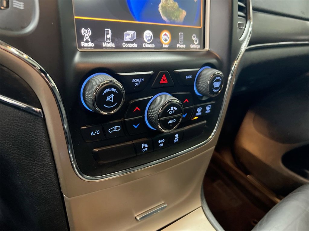 Used 2015 Jeep Grand Cherokee Limited image 16