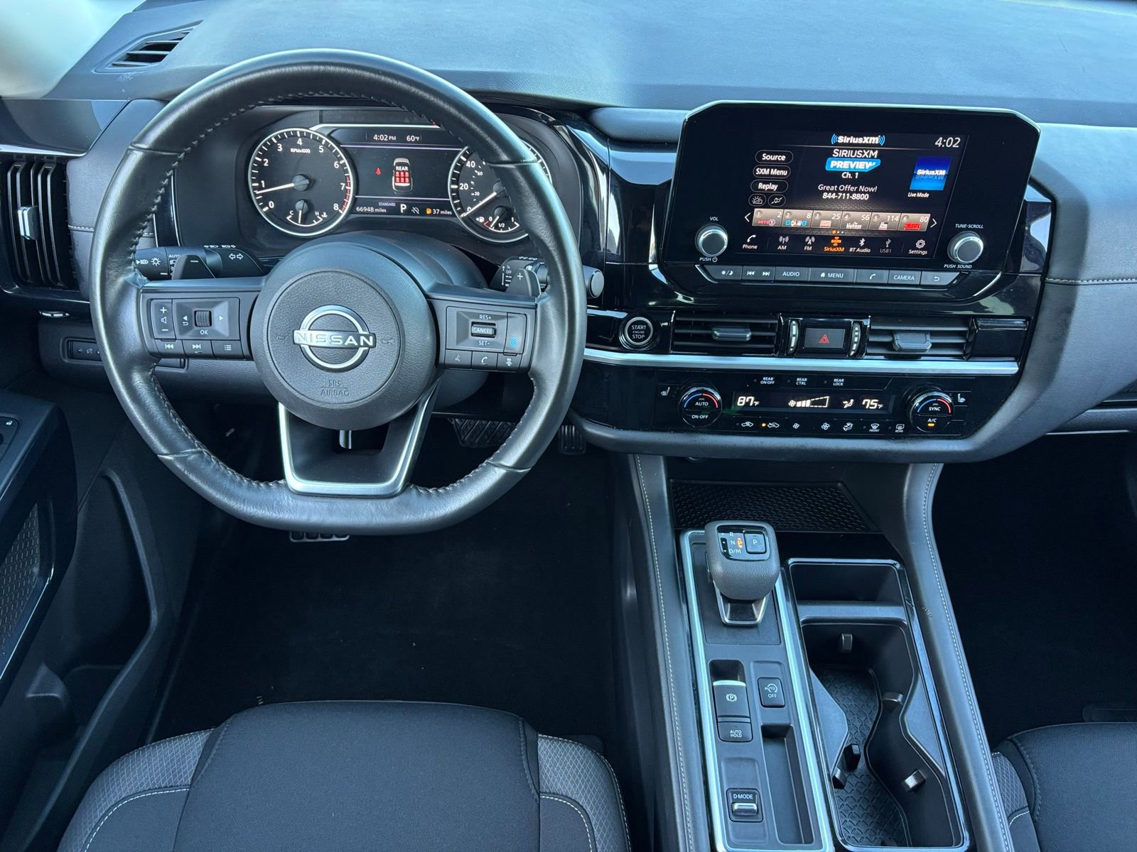 Used 2024 Nissan Pathfinder SV image 19