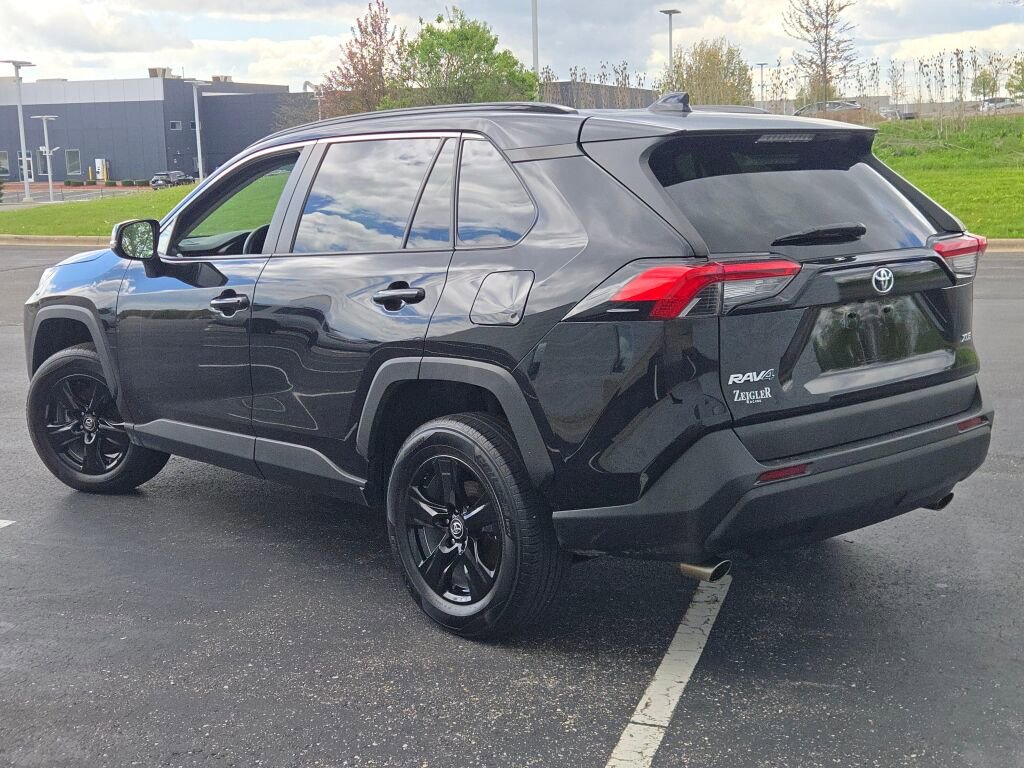 Used 2021 Toyota RAV4 XLE FWD image 13