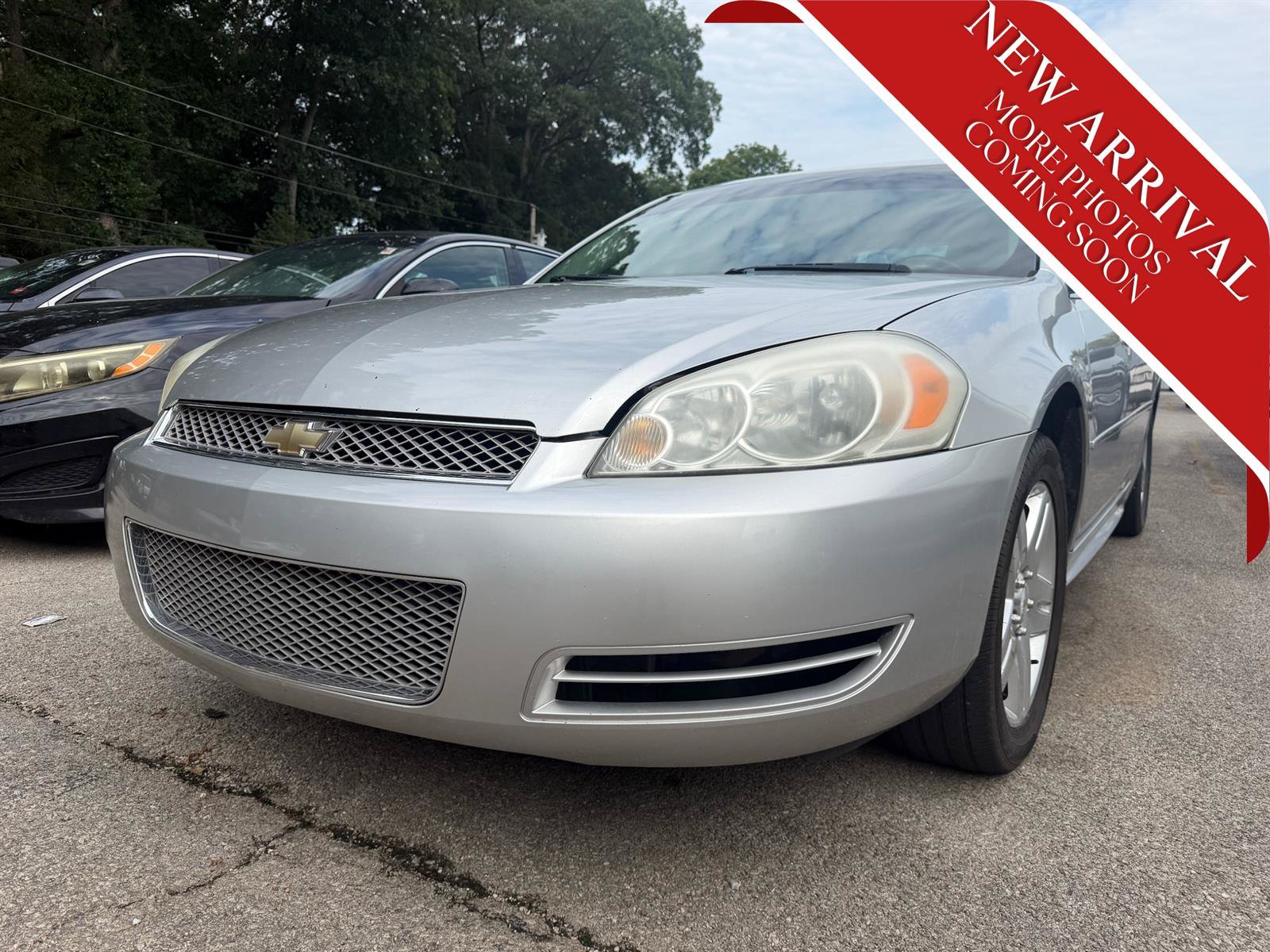Used 2012 Chevrolet Impala LT w/ LT Sunroof Package FWD image 4