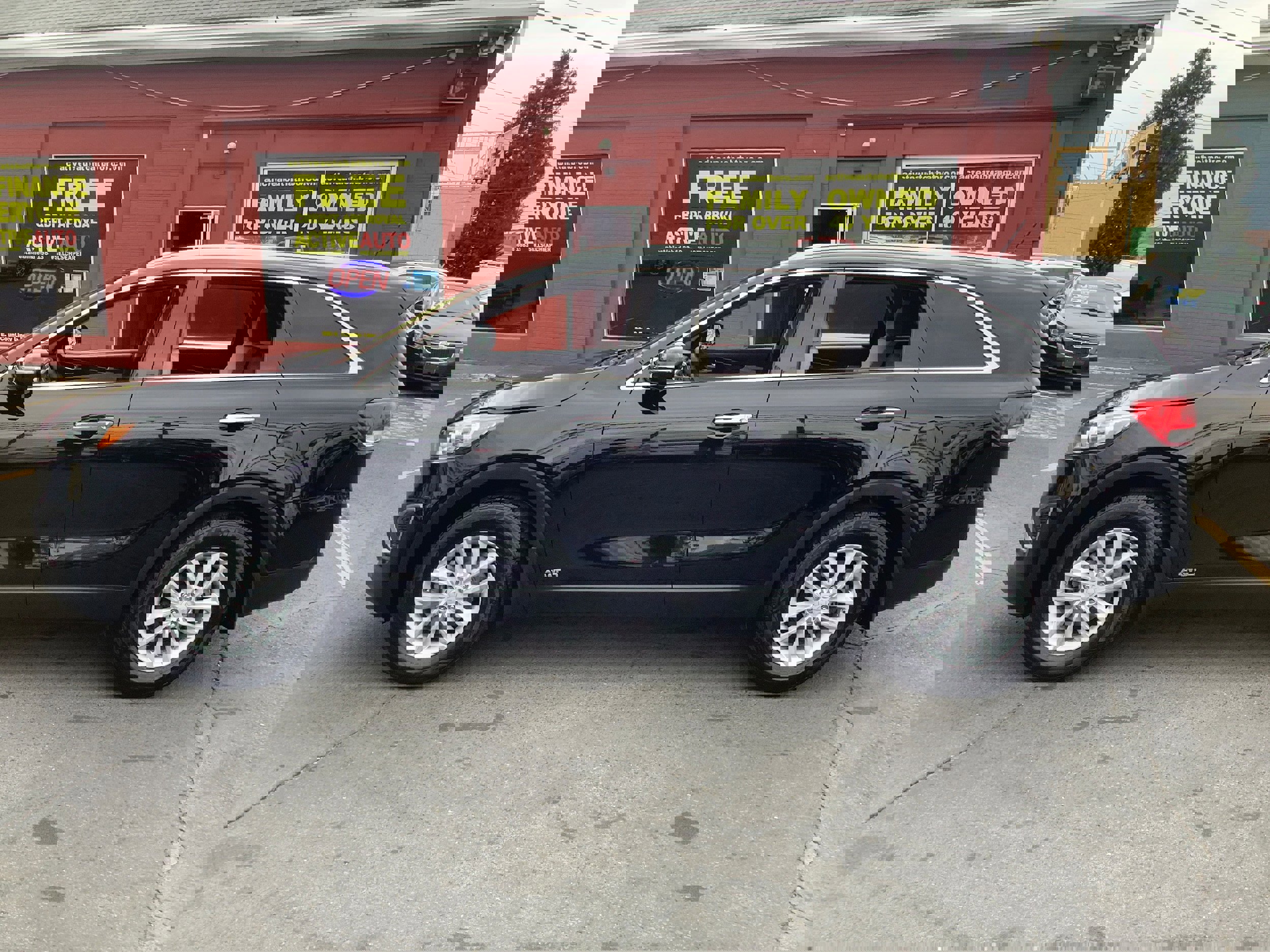 Used 2017 Kia Sorento AWD image 4