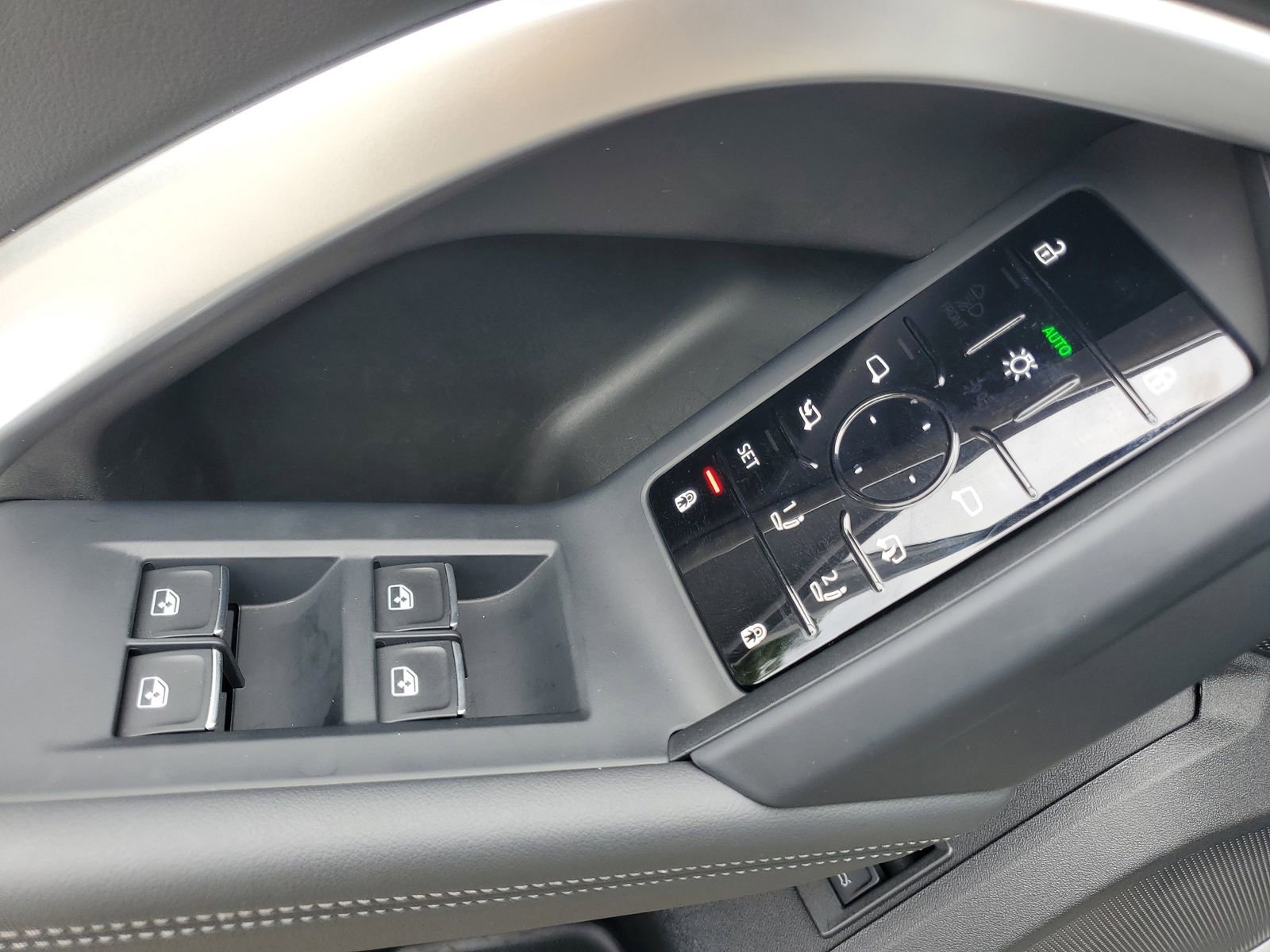 Used 2025 Audi Q5 Premium w/ Convenience Package image 21