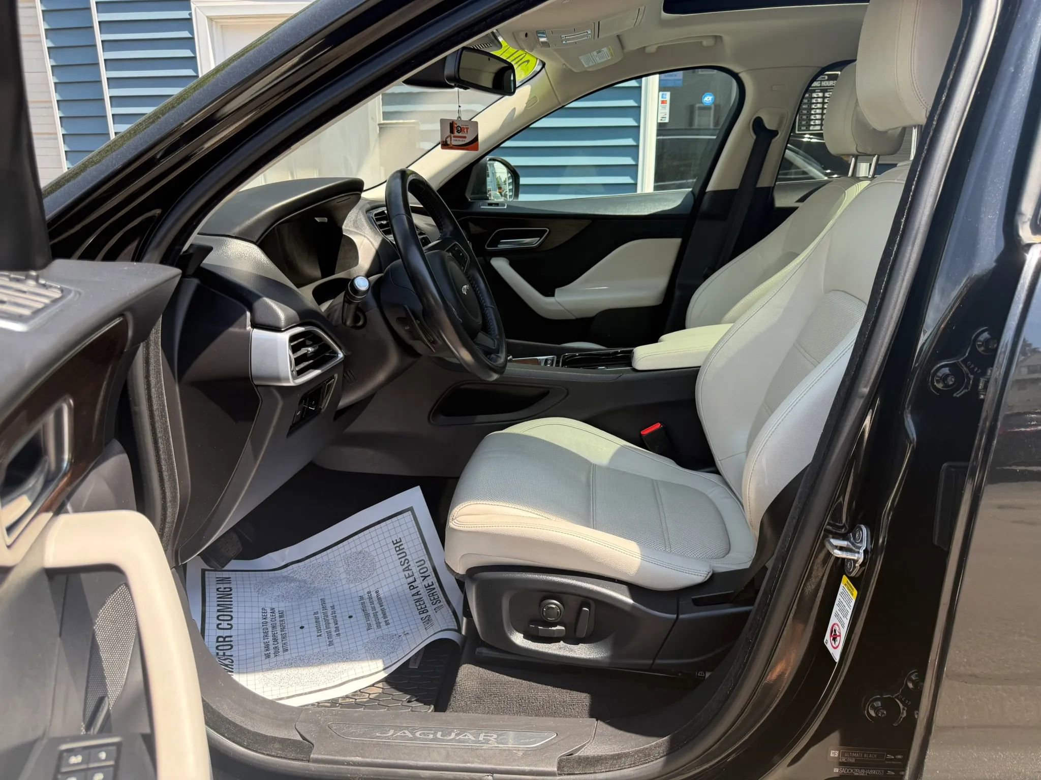 Used 2017 Jaguar F-PACE Prestige AWD/4WD image 10