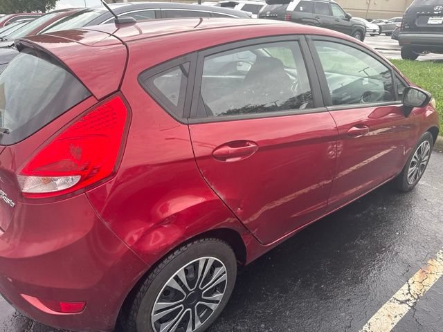 Used 2013 Ford Fiesta SE FWD image 2