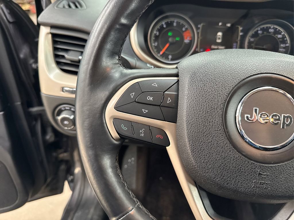 Used 2016 Jeep Cherokee Latitude w/ Cold Weather Group image 27