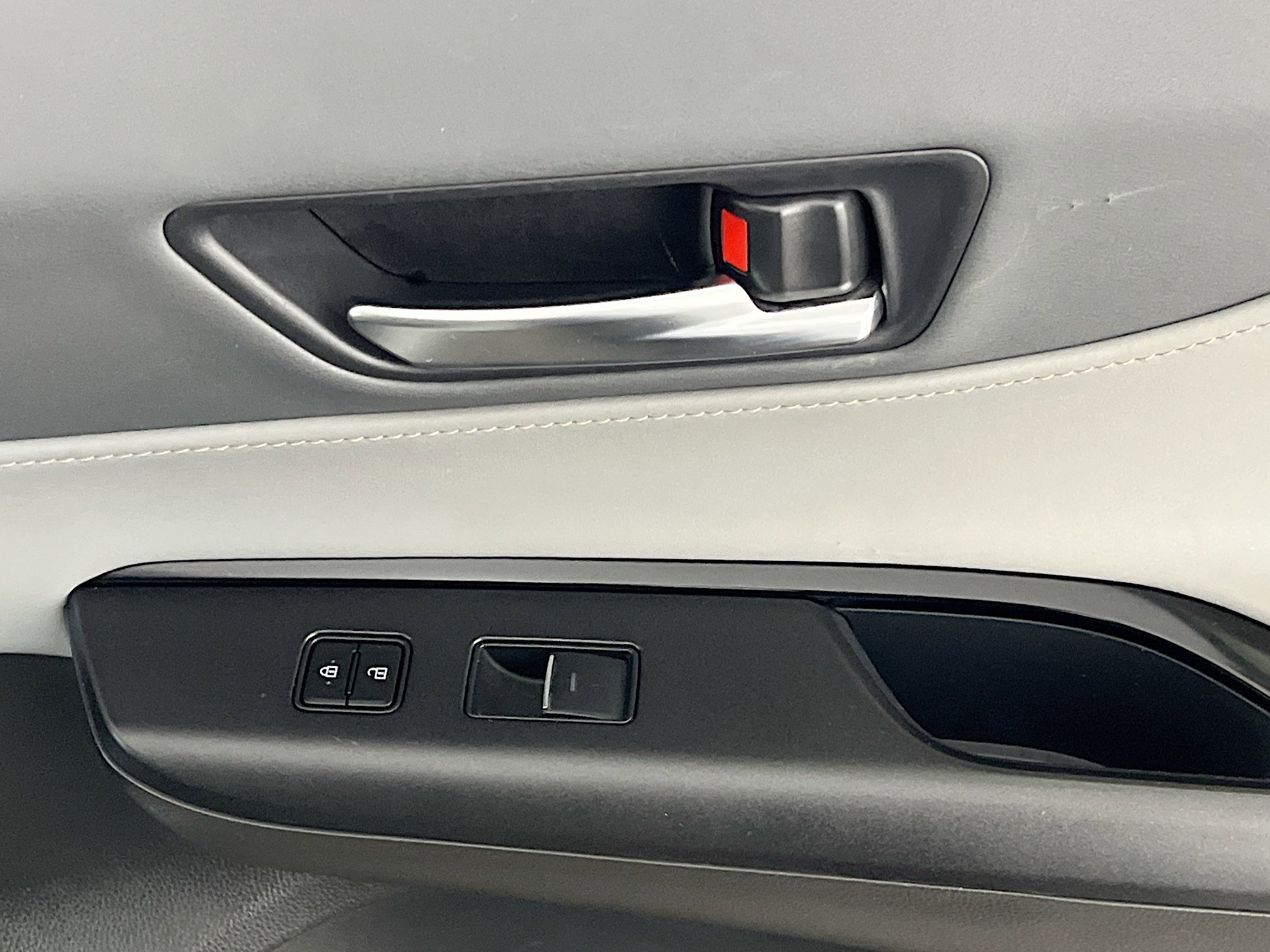 Used 2021 Toyota Venza LE w/ Carpet Mat Package (TMS) image 32