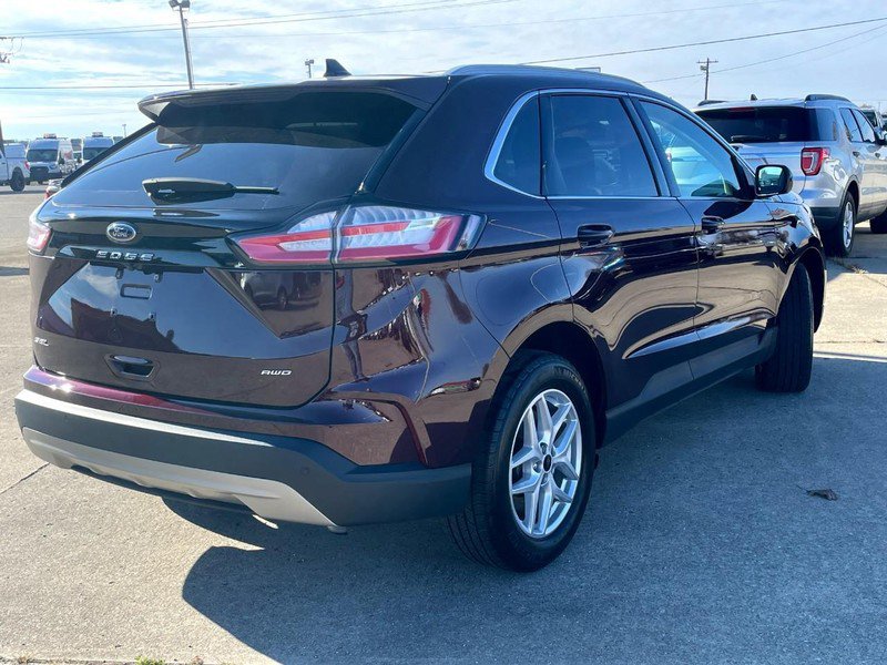 Used 2024 Ford Edge SEL w/ Convenience Package image 3