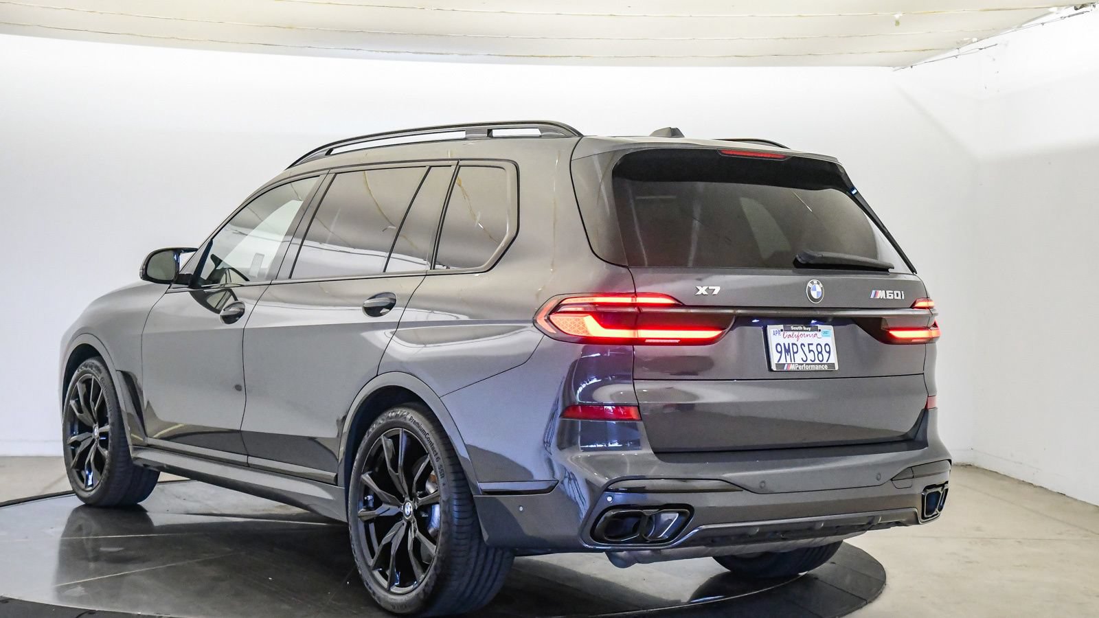 Used 2024 BMW X7 M60i w/ Climate Comfort Package AWD/4WD image 2