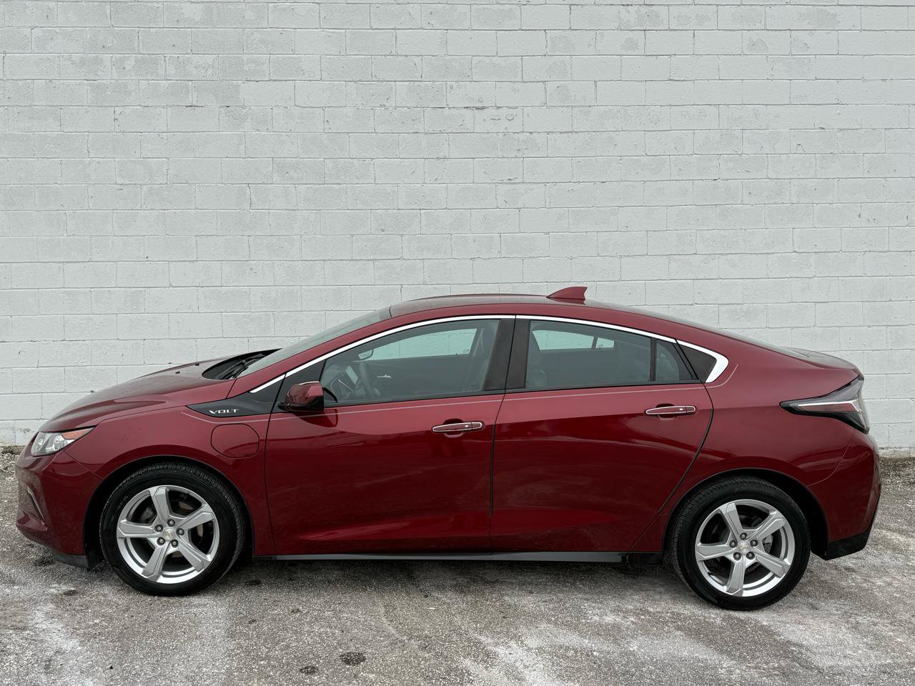 Used 2017 Chevrolet Volt LT w/ Comfort Package FWD image 11