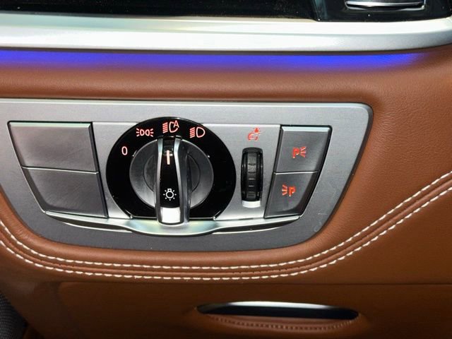 Used 2020 BMW ALPINA B7 xDrive w/ Luxury Rear Seating Package image 17