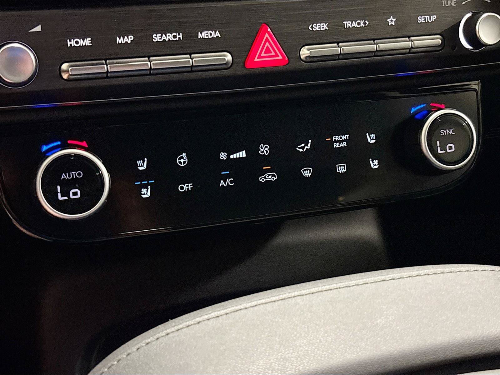Certified 2026 Hyundai Palisade Limited AWD/4WD image 9