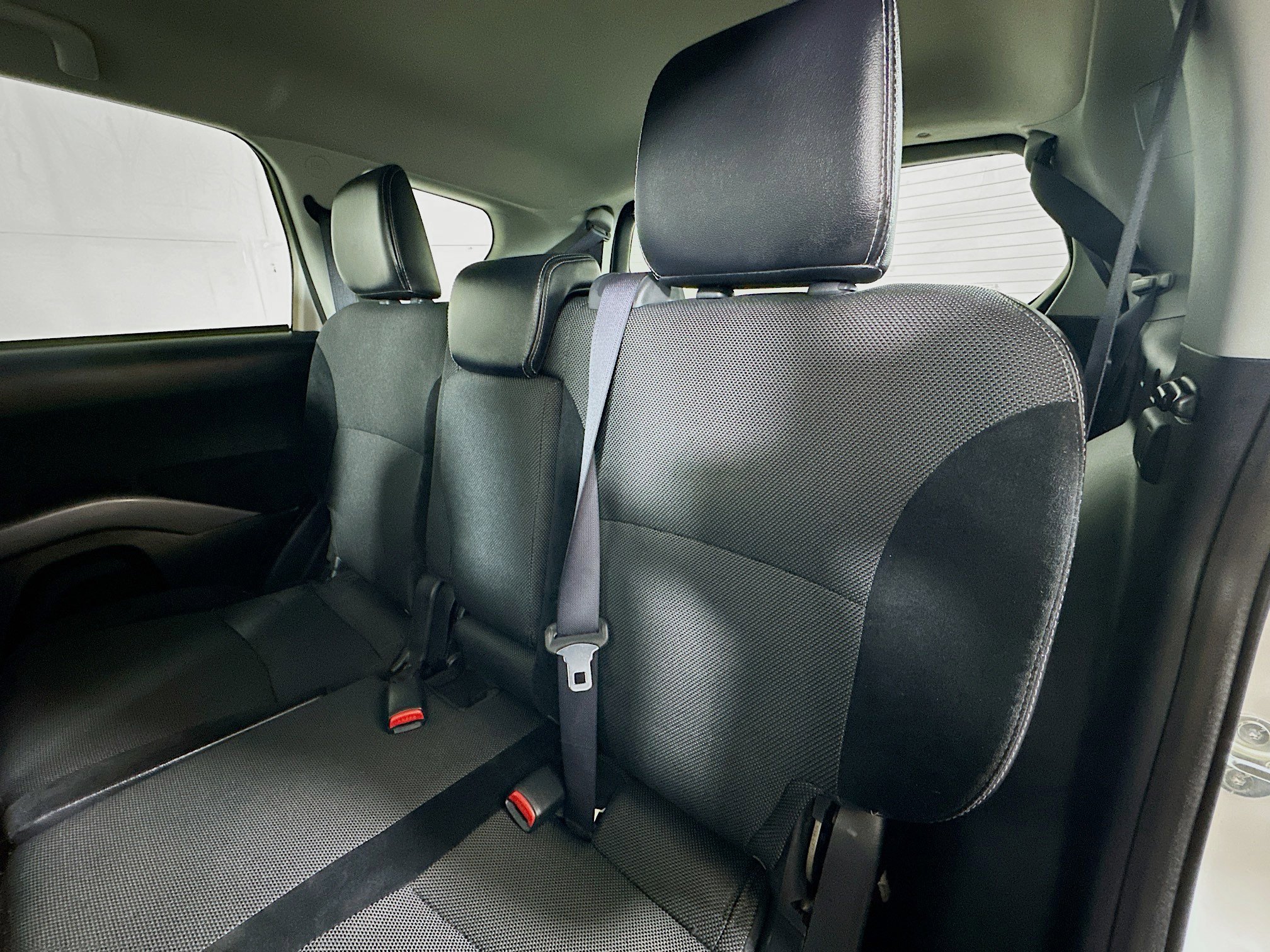 Used 2011 Mitsubishi Outlander SE image 22