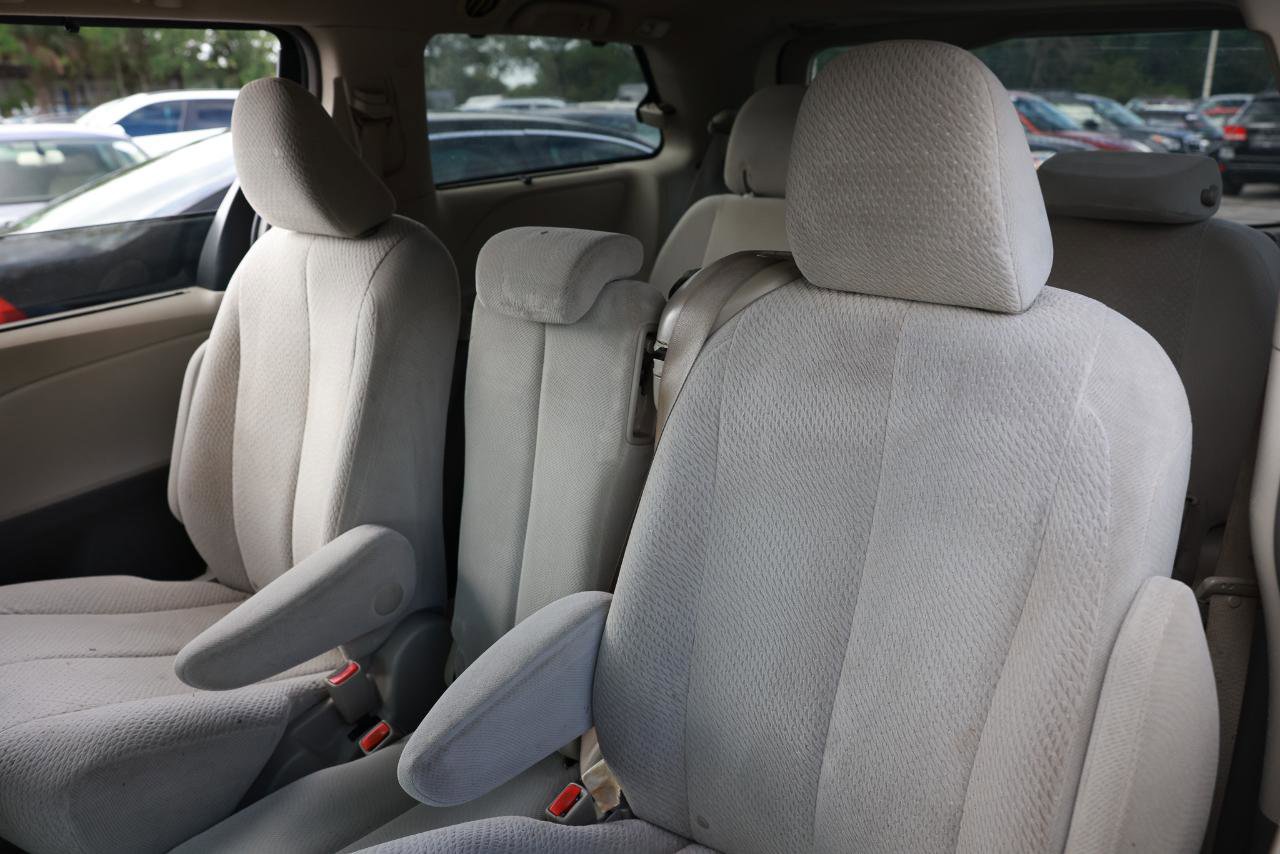 Used 2011 Toyota Sienna LE image 8