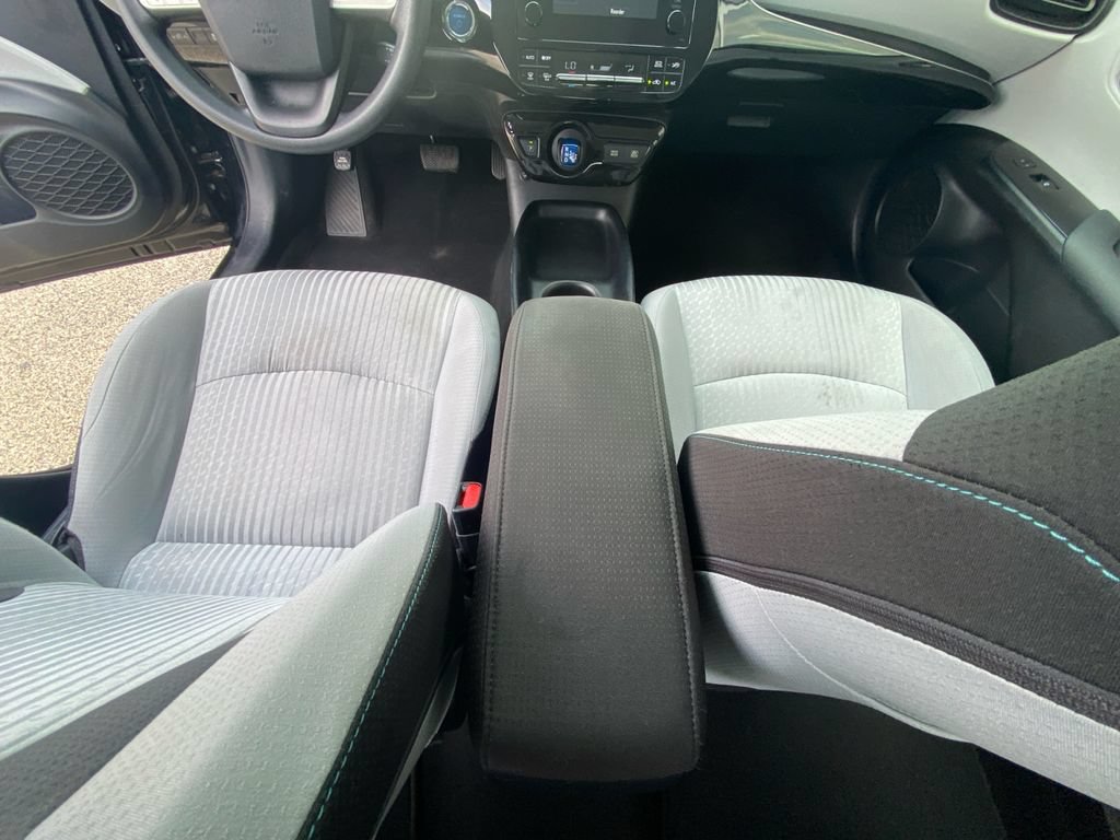 Used 2016 Toyota Prius Two FWD image 11
