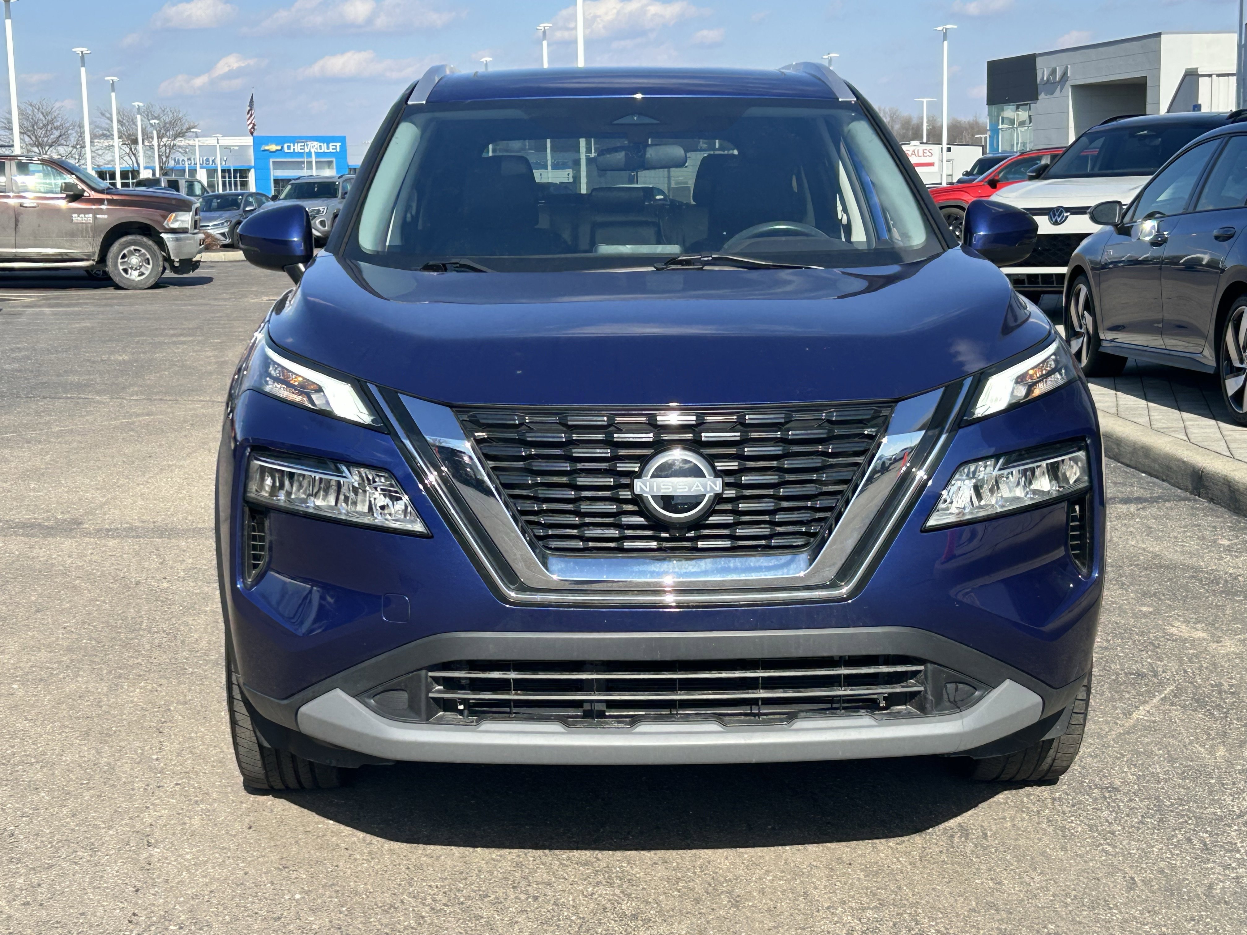 Used 2023 Nissan Rogue SV w/ SV Premium Package AWD/4WD image 2