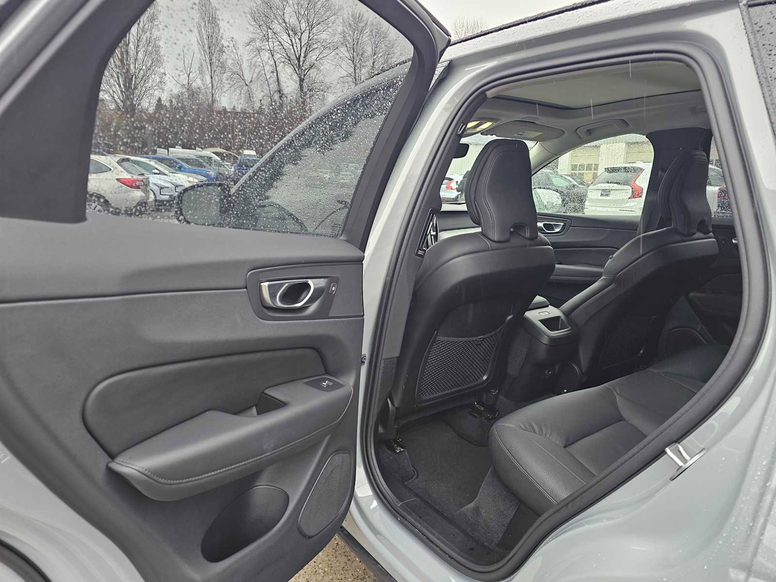 Certified 2025 Volvo XC60 B5 Plus image 18