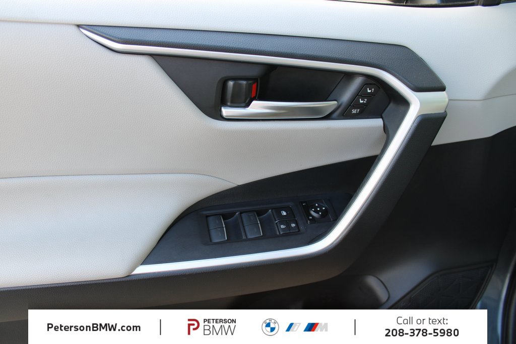 Used 2023 Toyota RAV4 XLE Premium image 15