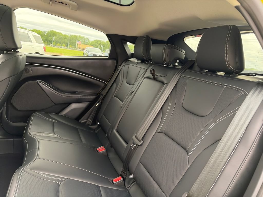 Used 2025 Ford Mustang Mach-E Premium AWD/4WD image 31