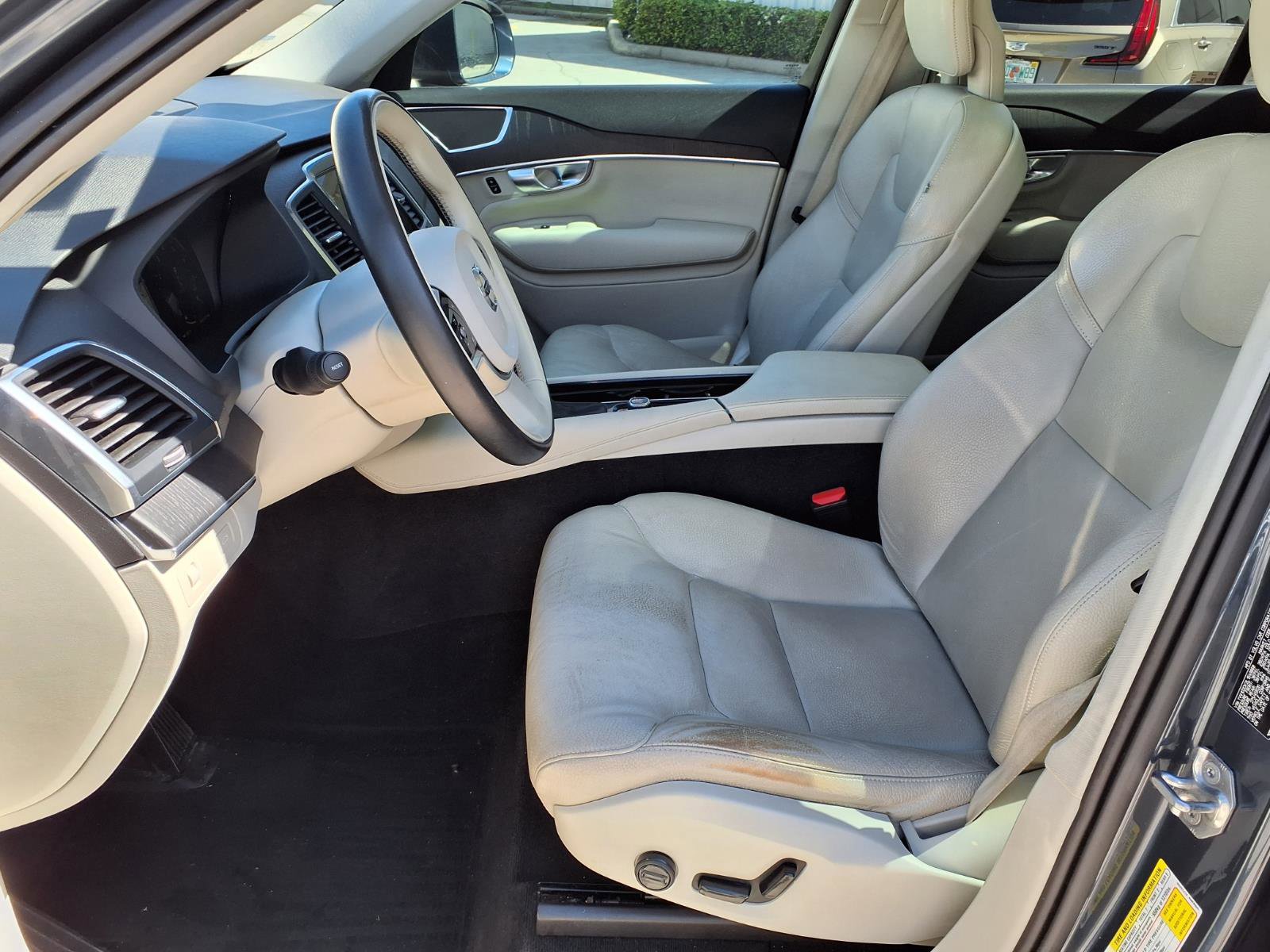 Used 2020 Volvo XC90 T5 Momentum w/ Protection Package Premier image 20