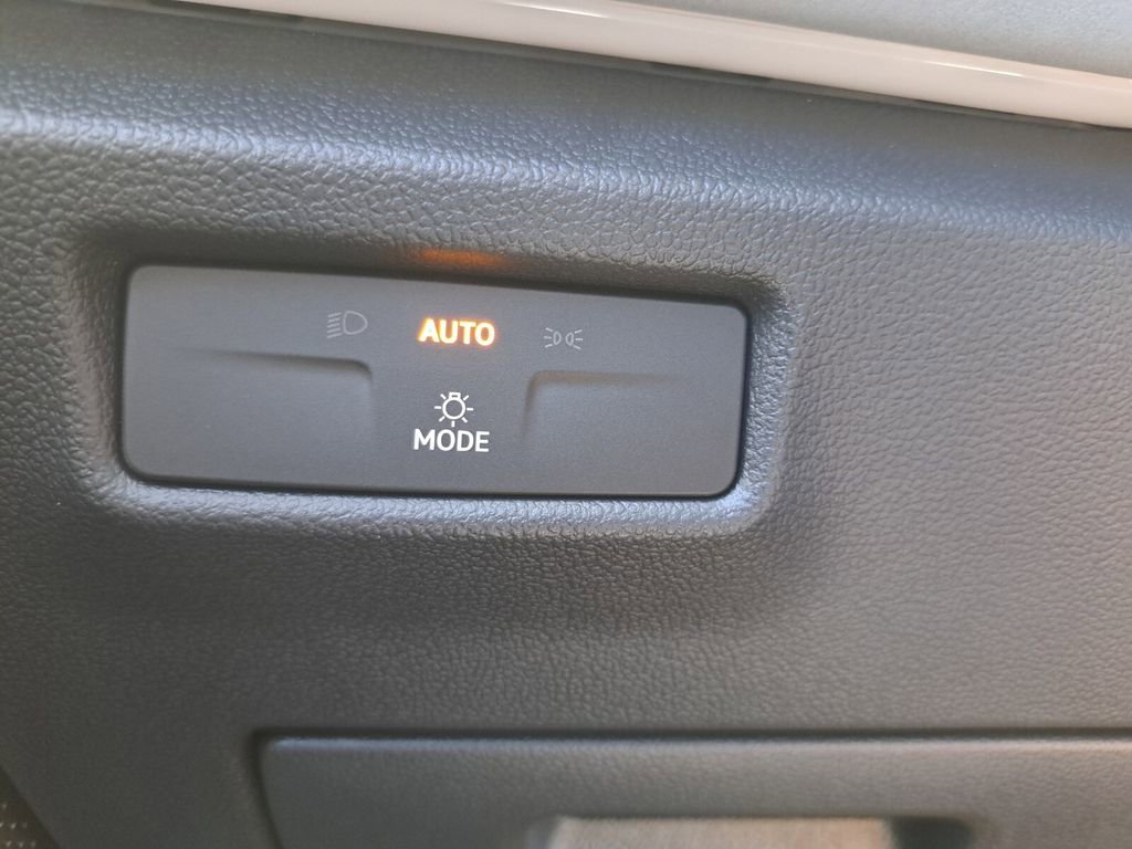 New 2026 Volkswagen Tiguan SE image 14