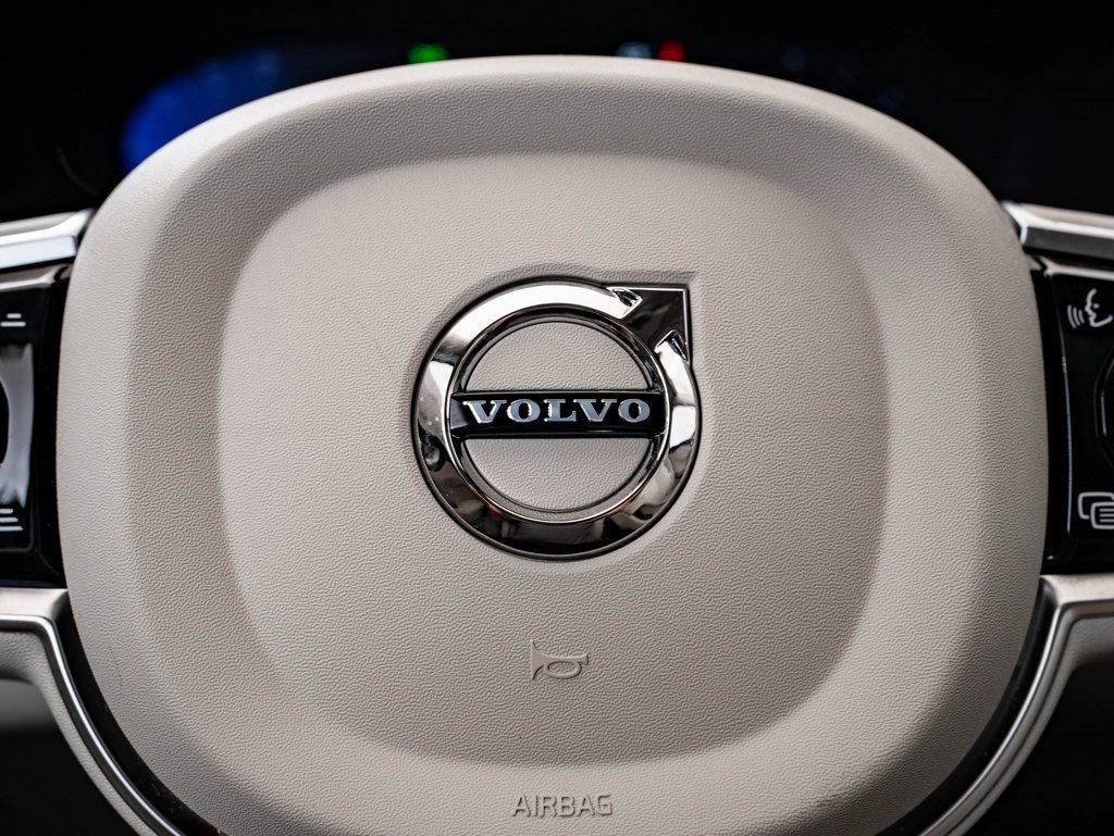 Used 2025 Volvo XC60 B5 Ultra w/ Protection Package Premier image 31