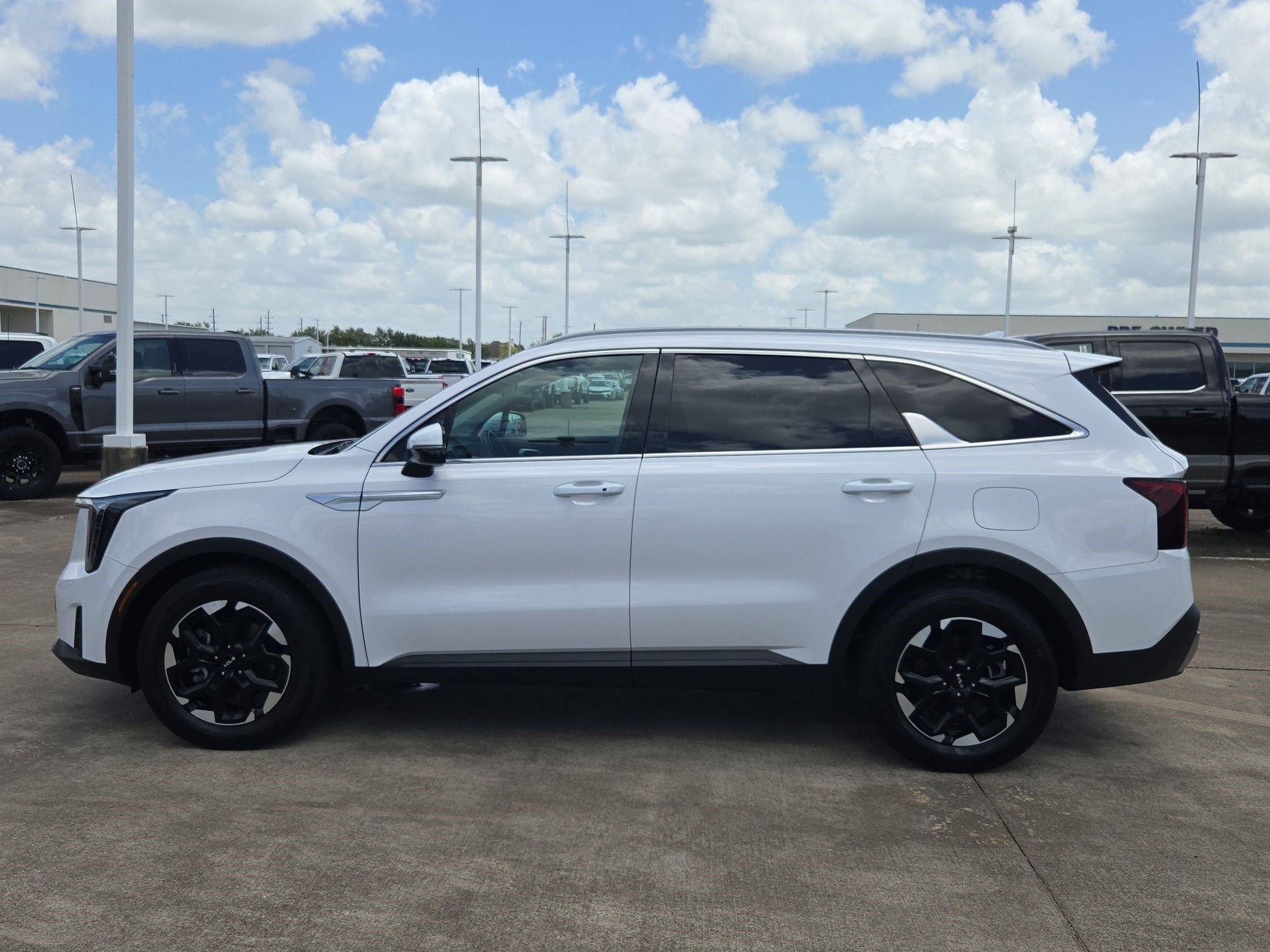 Used 2025 Kia Sorento S FWD image 9