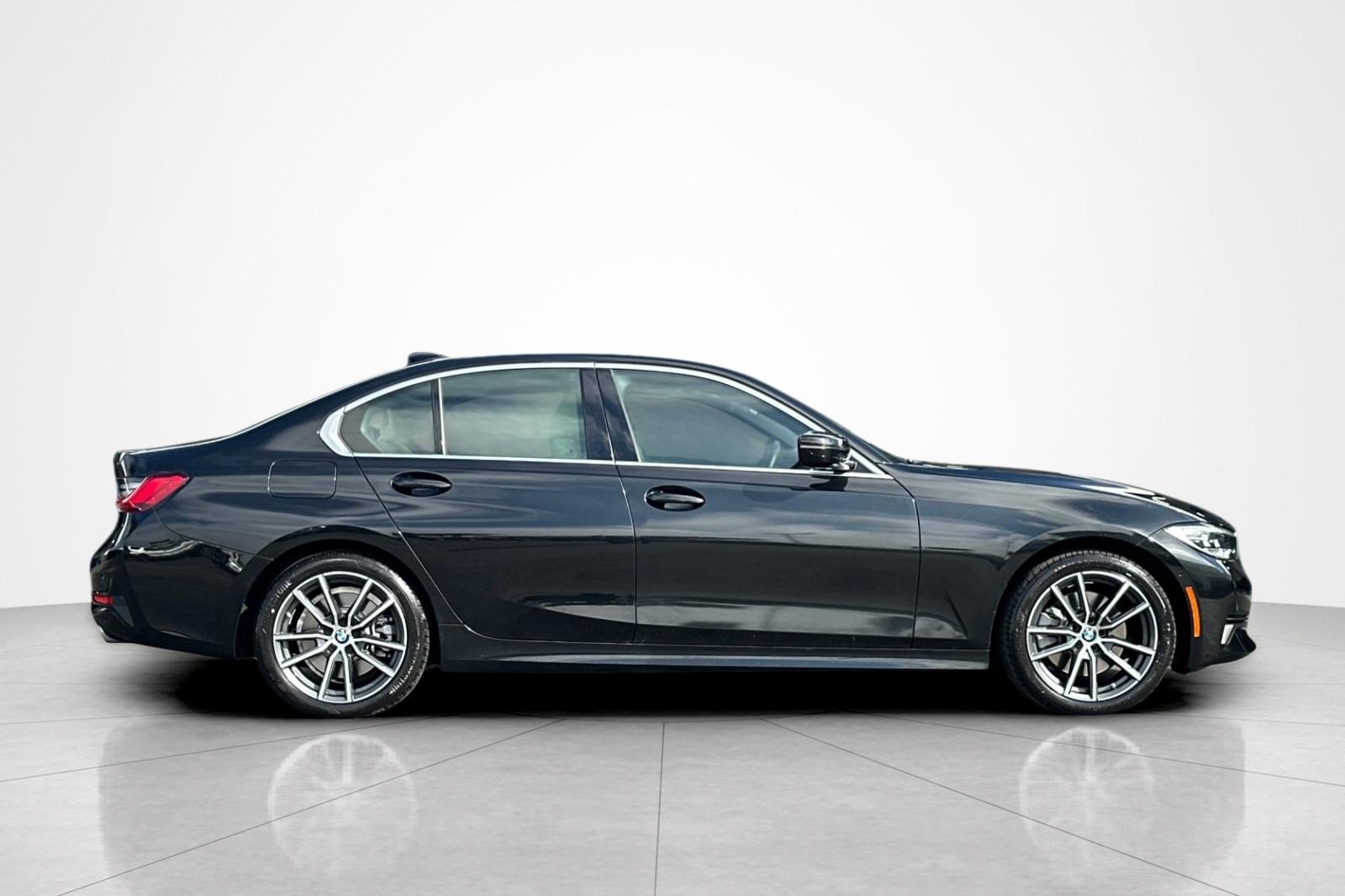 Used 2021 BMW 330i Sedan w/ Convenience Package RWD image 6