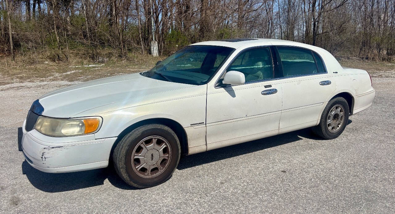 Used 2000 Lincoln Town Car Signature