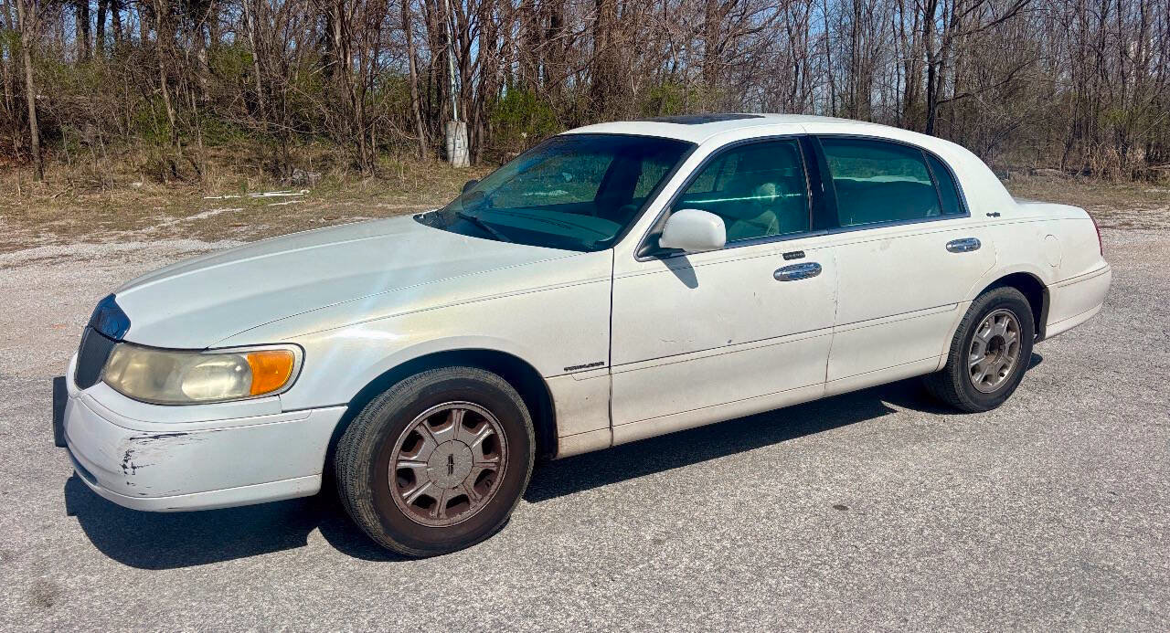 Used 2000 Lincoln Town Car Signature RWD image 1