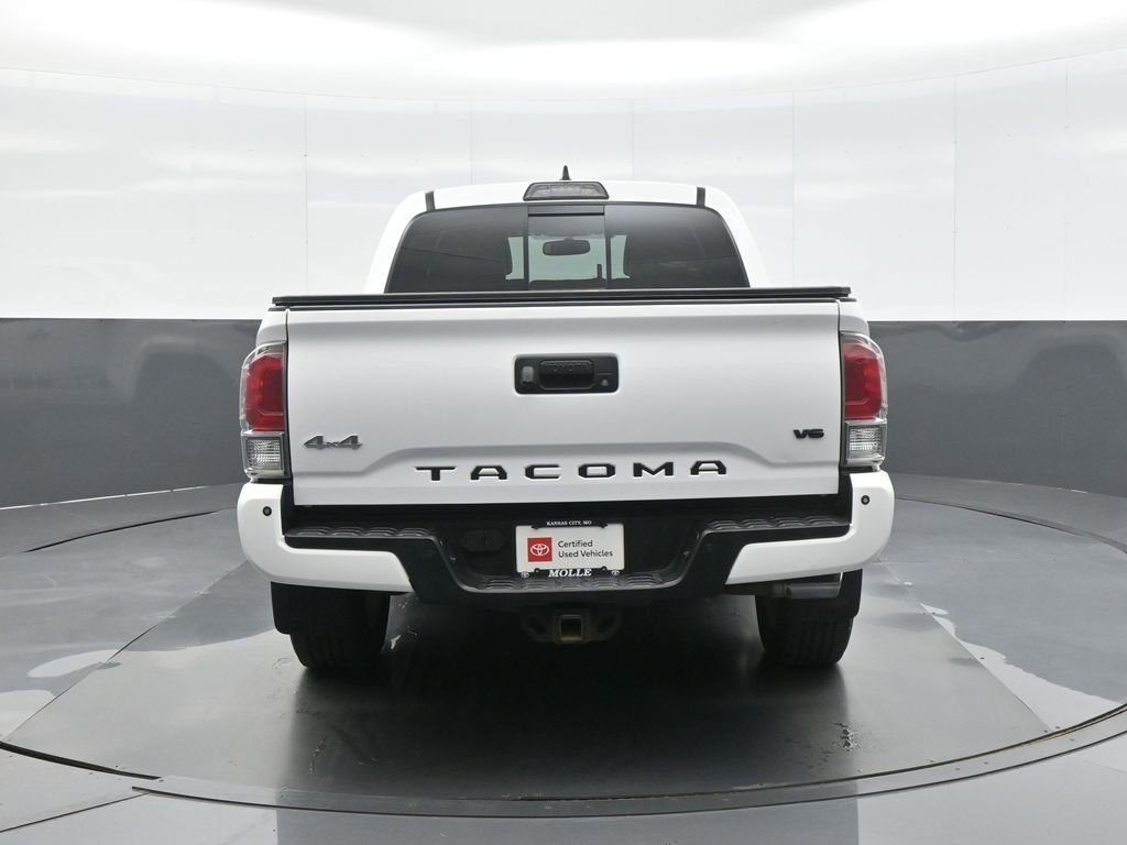 Used 2017 Toyota Tacoma Limited AWD/4WD image 6
