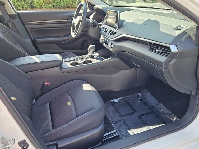 Used 2025 Nissan Altima 2.5 S FWD image 16