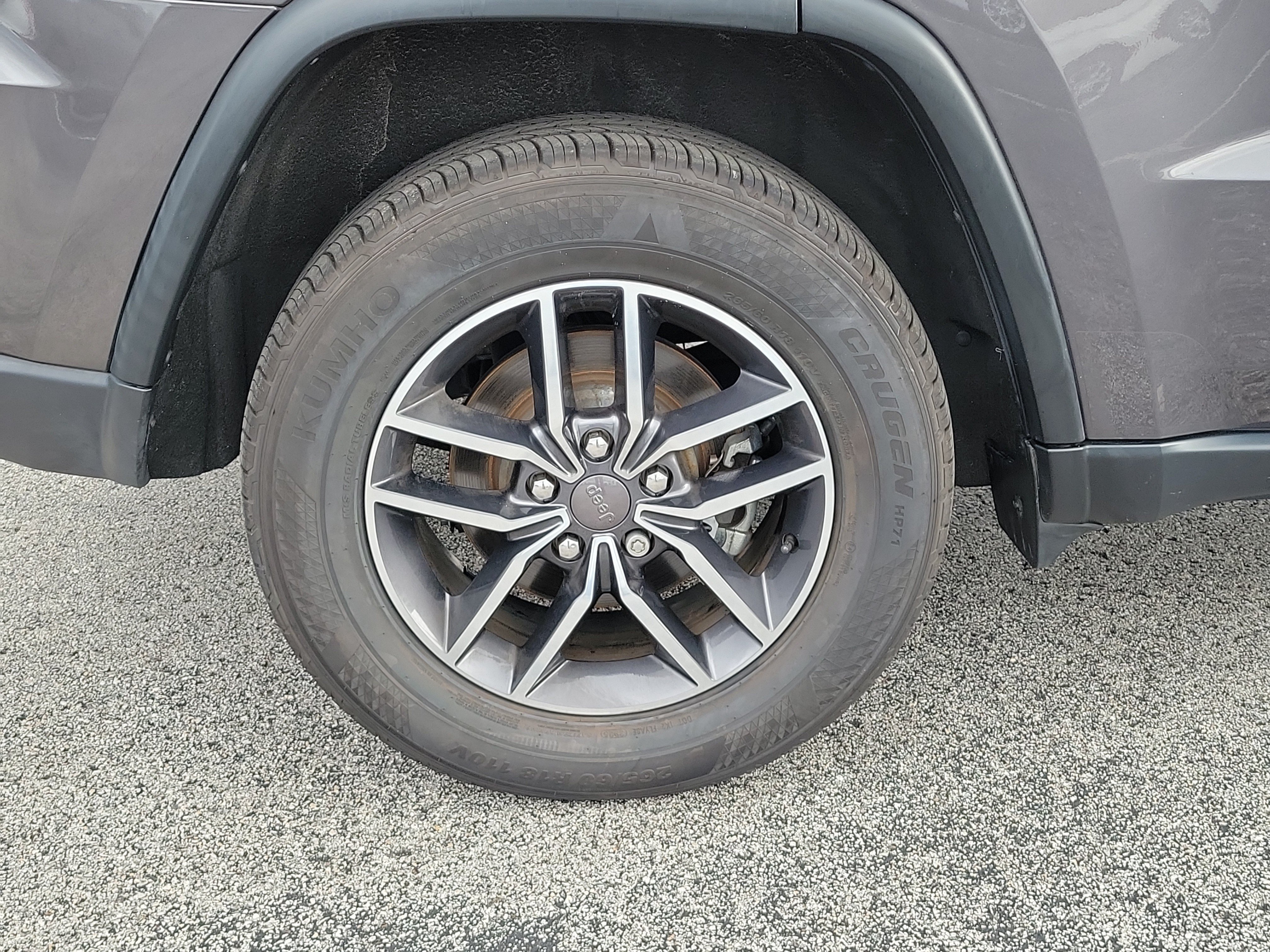 Used 2019 Jeep Grand Cherokee Laredo w/ Laredo X Package RWD image 9