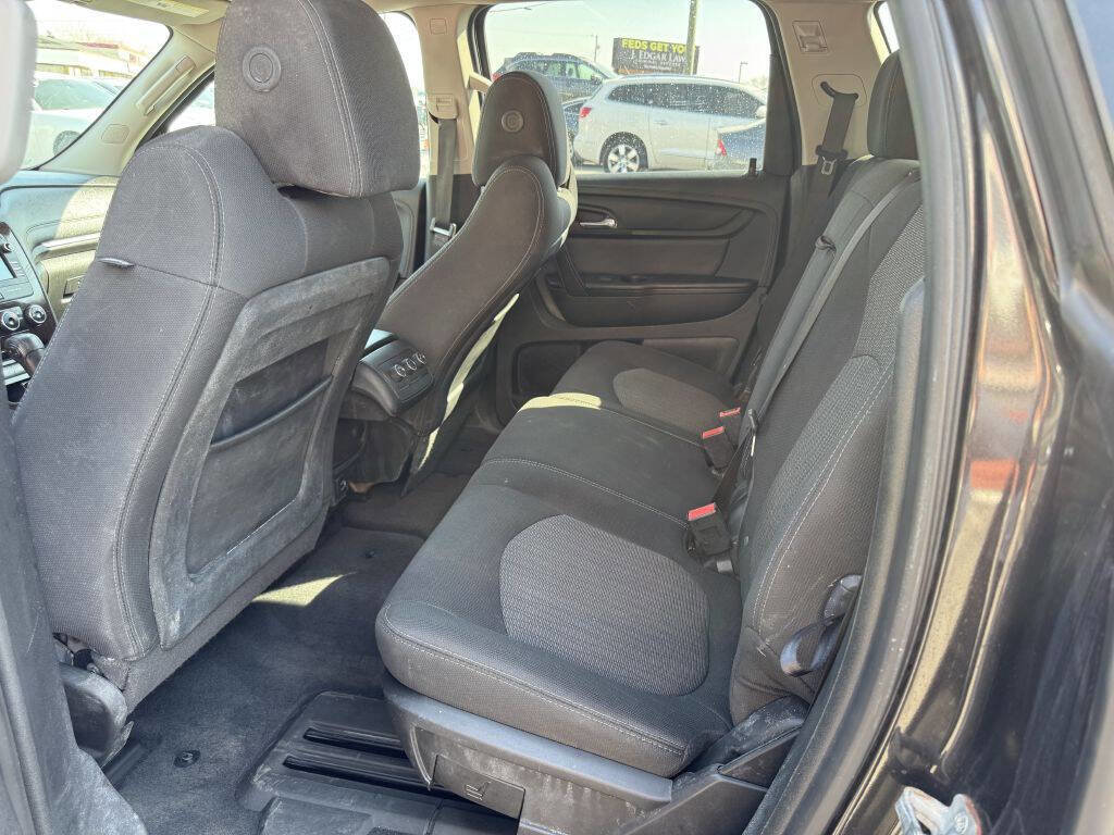 Used 2017 Chevrolet Traverse LT w/ Style and Technology Package image 7