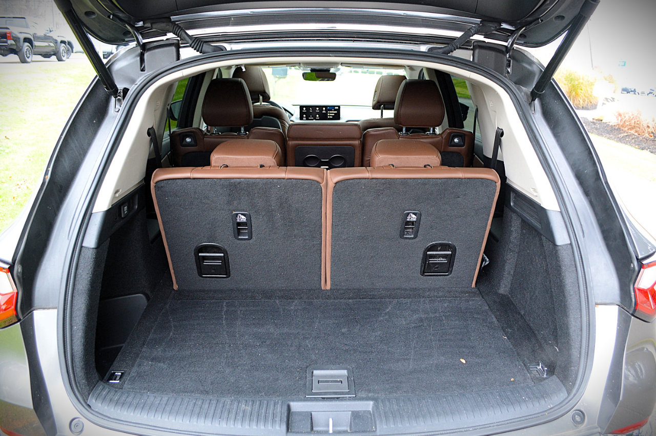 Used 2023 Acura MDX SH-AWD w/ Technology Package image 16