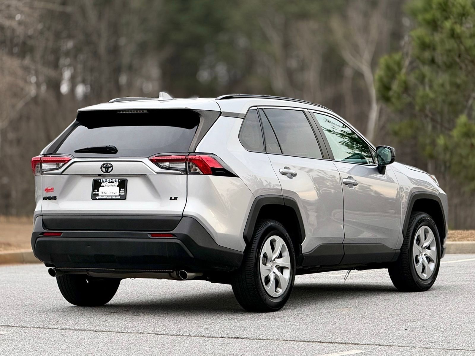 Used 2021 Toyota RAV4 LE image 10