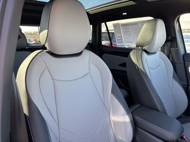 New 2026 Volkswagen Tiguan SE R-Line FWD image 24