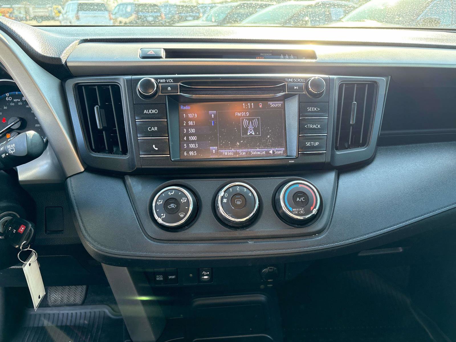 Used 2018 Toyota RAV4 LE image 21