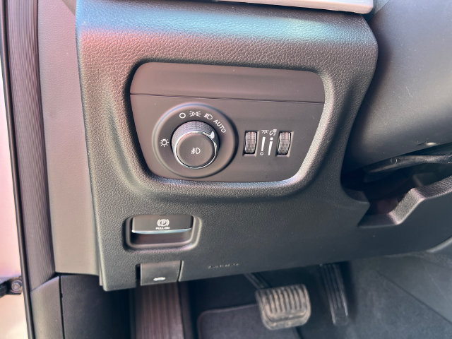 New 2026 Jeep Grand Cherokee Limited w/ Limited Altitude Package AWD/4WD image 13