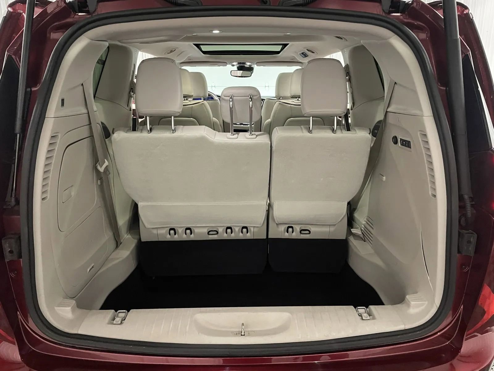 Used 2019 Chrysler Pacifica Limited w/ Tire & Wheel Group image 43